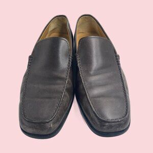 Exquisite Tod's Gommino Driving Shoes in Leather - Size 9